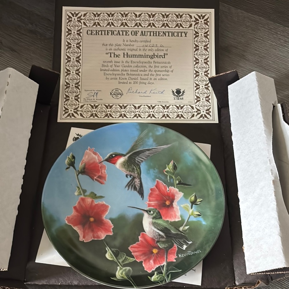 The Hummingbird collectors plate with authenticity.